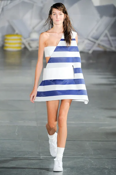Look 16